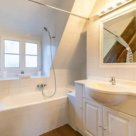 La Plume Aux Pieds Du Parvis Saint Jean Lejlighed