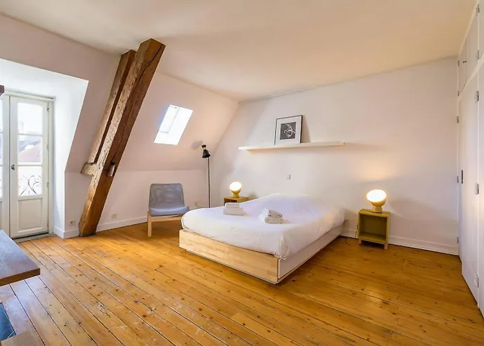 La Plume Aux Pieds Du Parvis Saint Jean Apartment